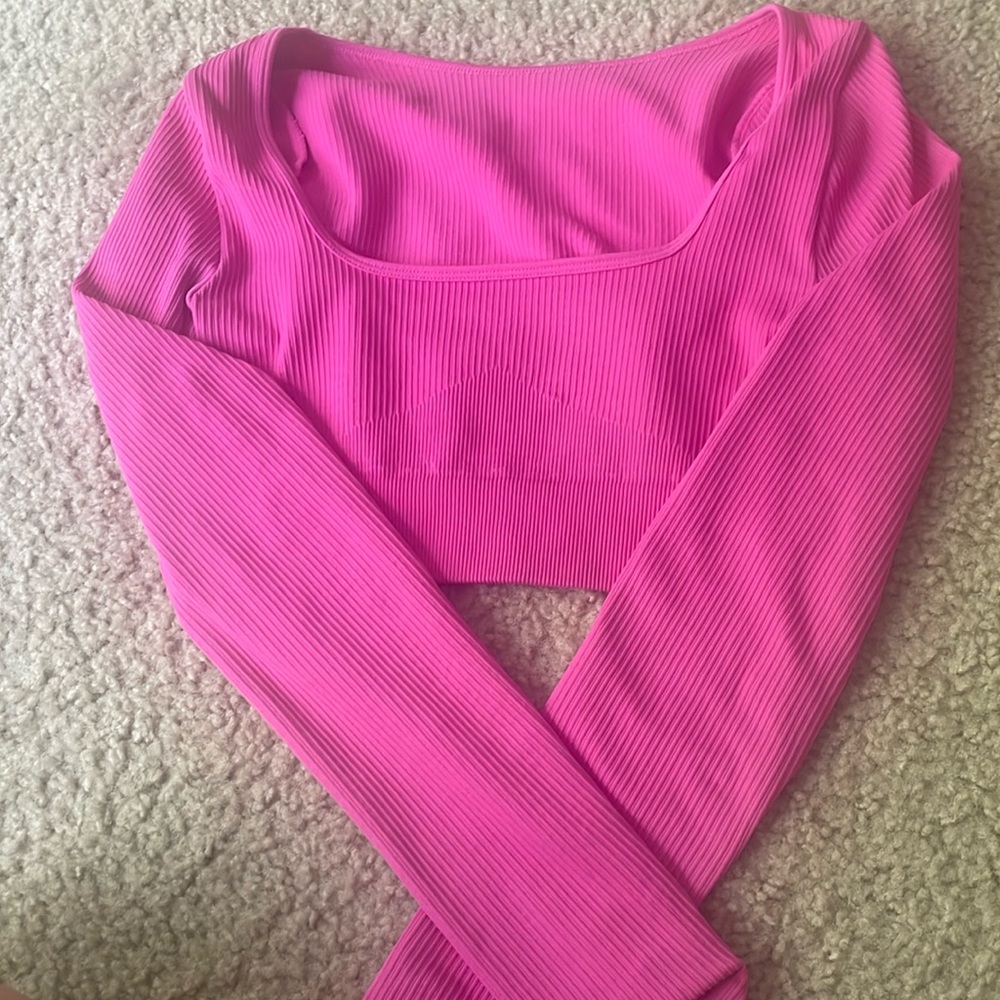 Long Sleeve Pink Athletic Crop Top